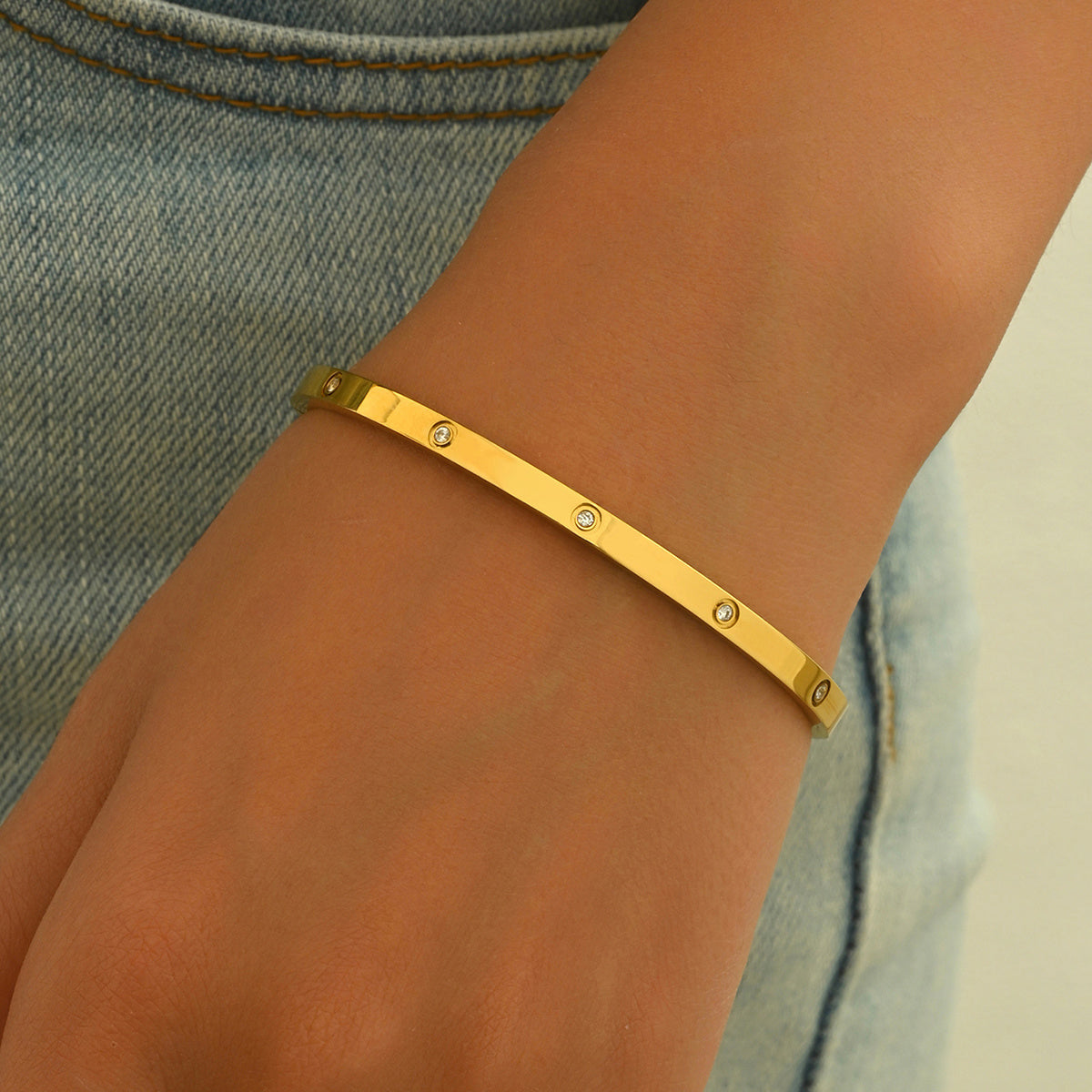 Lxalry 18K Gold Plated Stainless Steel Minimalist Bracelet Hypoallergenic Circle Rhinestone Jewelry  Secure Inlay Tarnish Free Design Skin Safe Luxury Gift For Her Golden Hour Glow, Everyday Wear A