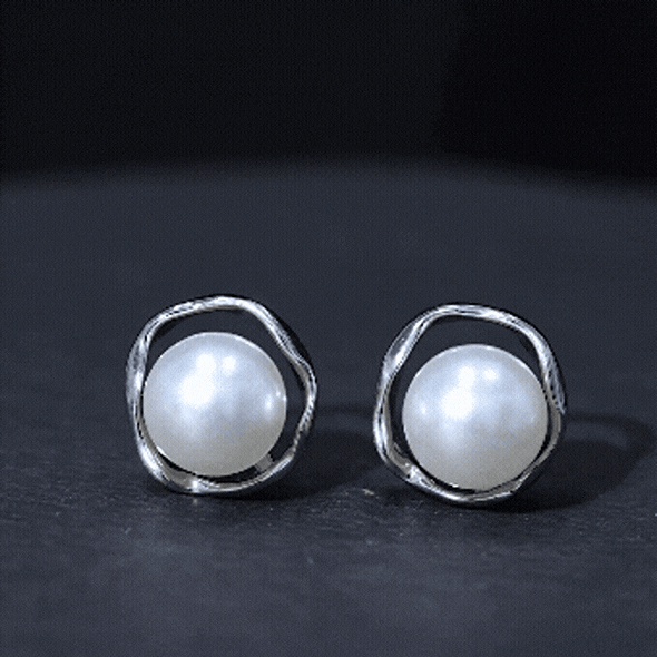 Natural 16 Carat Cultured Pearl Stud Earrings in Silver