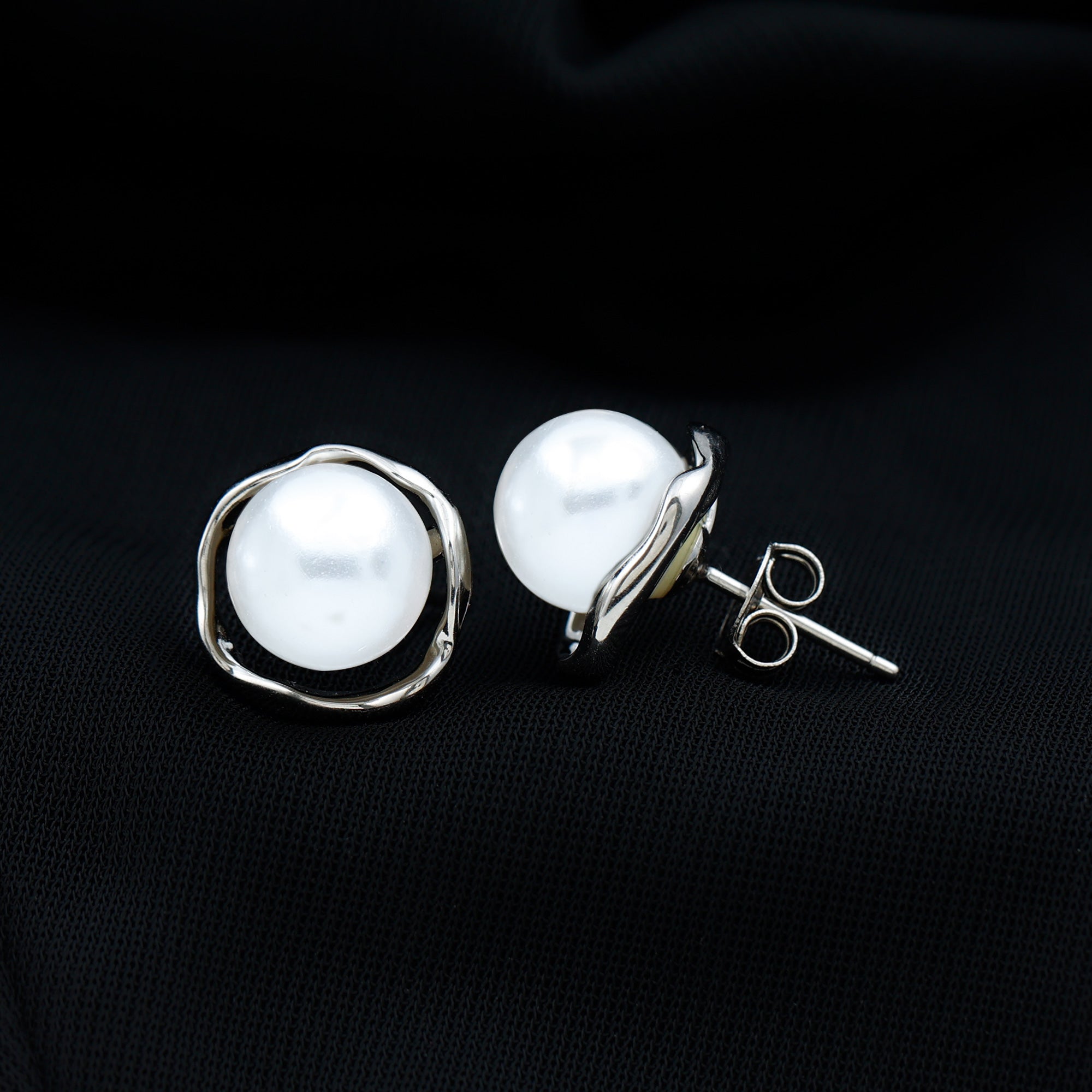 Natural 16 Carat Cultured Pearl Stud Earrings in Silver