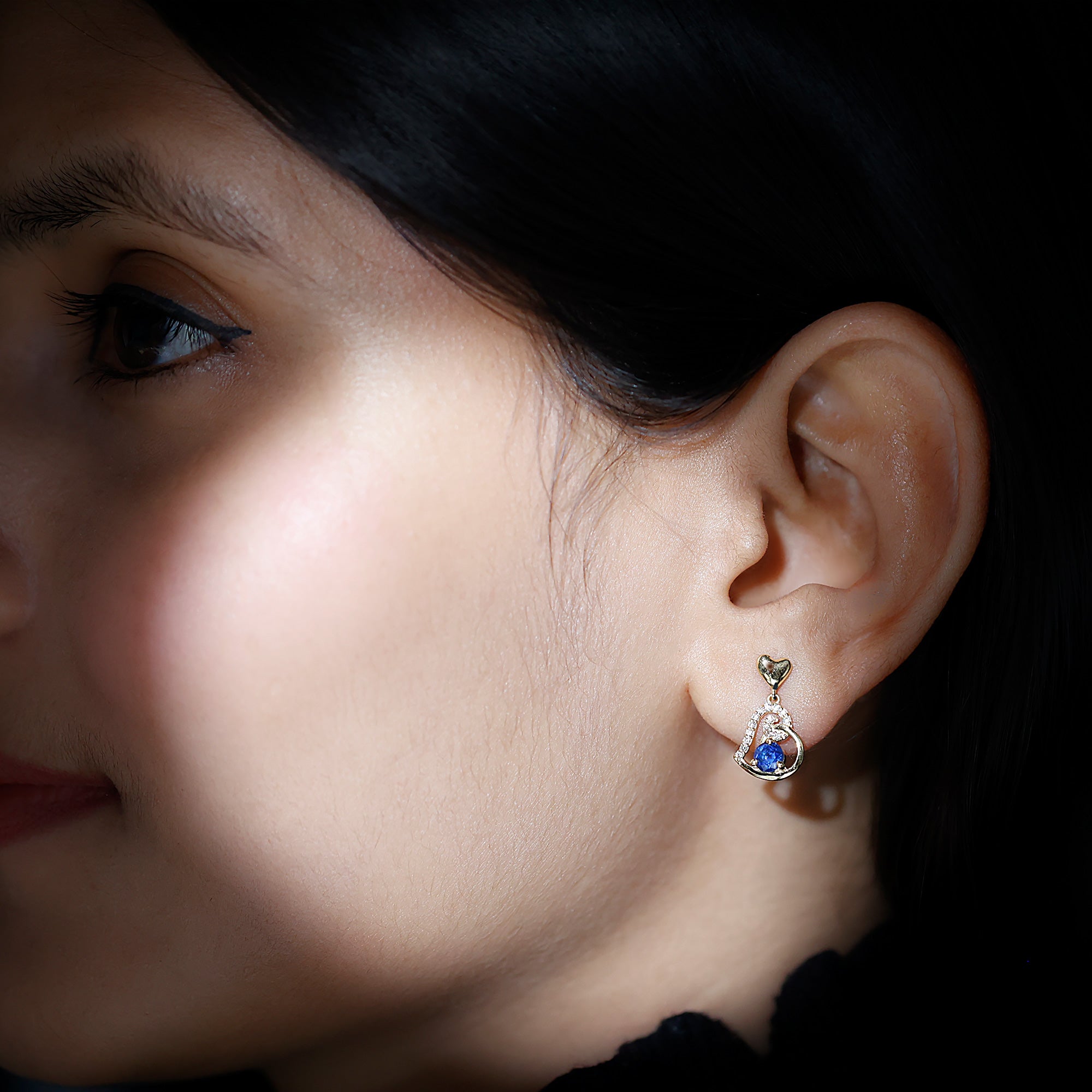 Real 0.8 Carat Blue Sapphire and Diamond Dangling Earrings