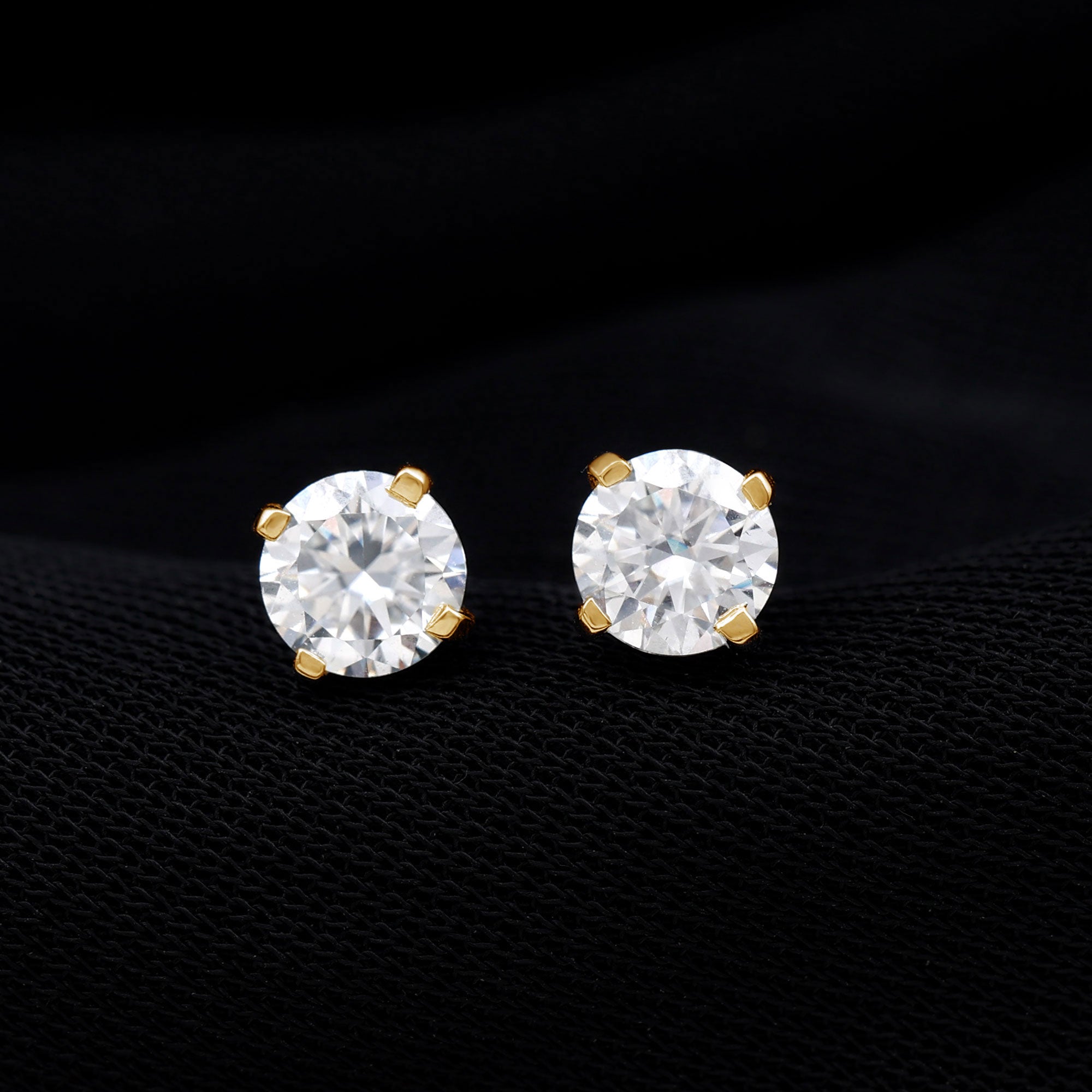 5 MM Round Shape Solitaire Moissanite Stud Earrings