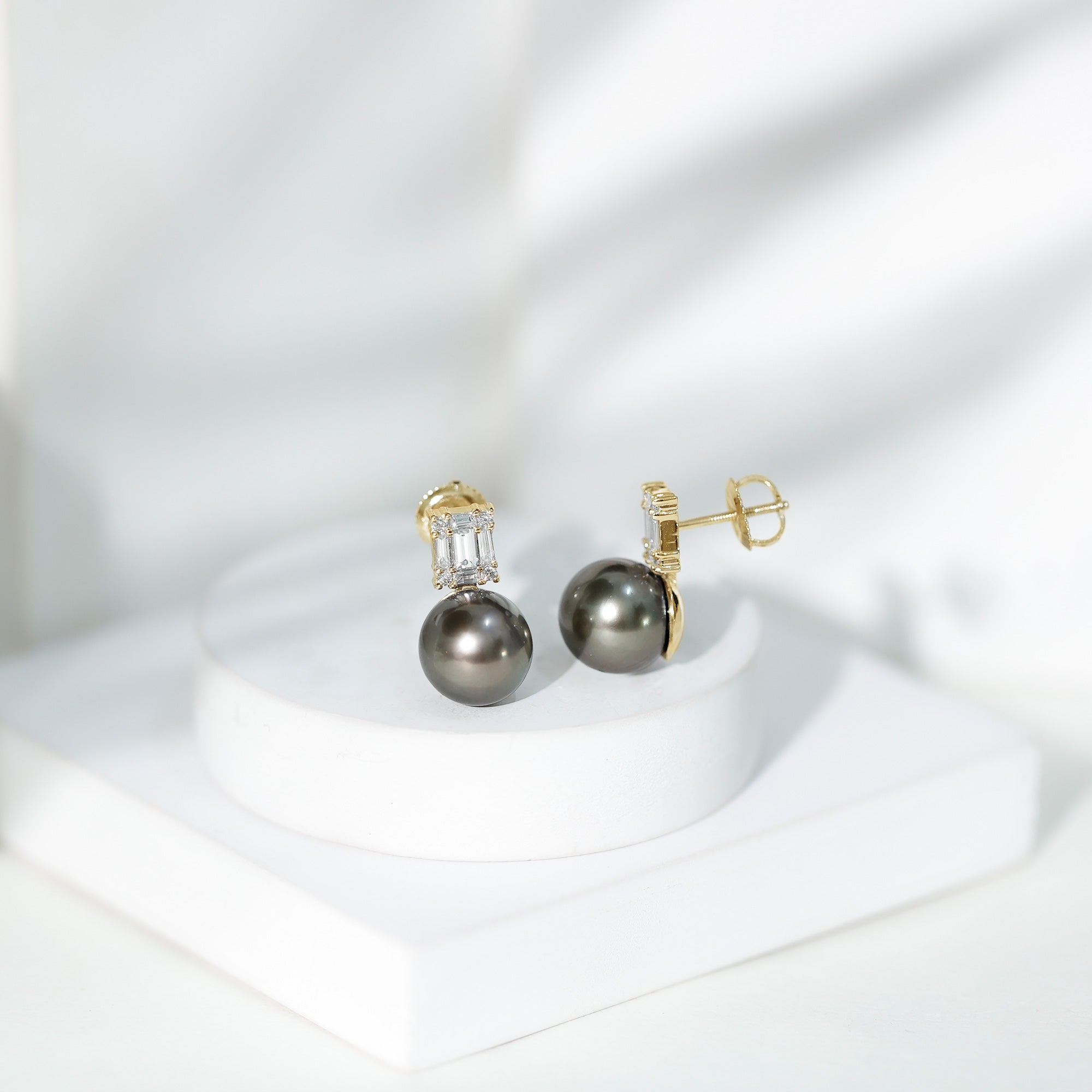 15 Carat Tahitian Black Pearl Stud Earrings with Diamonds