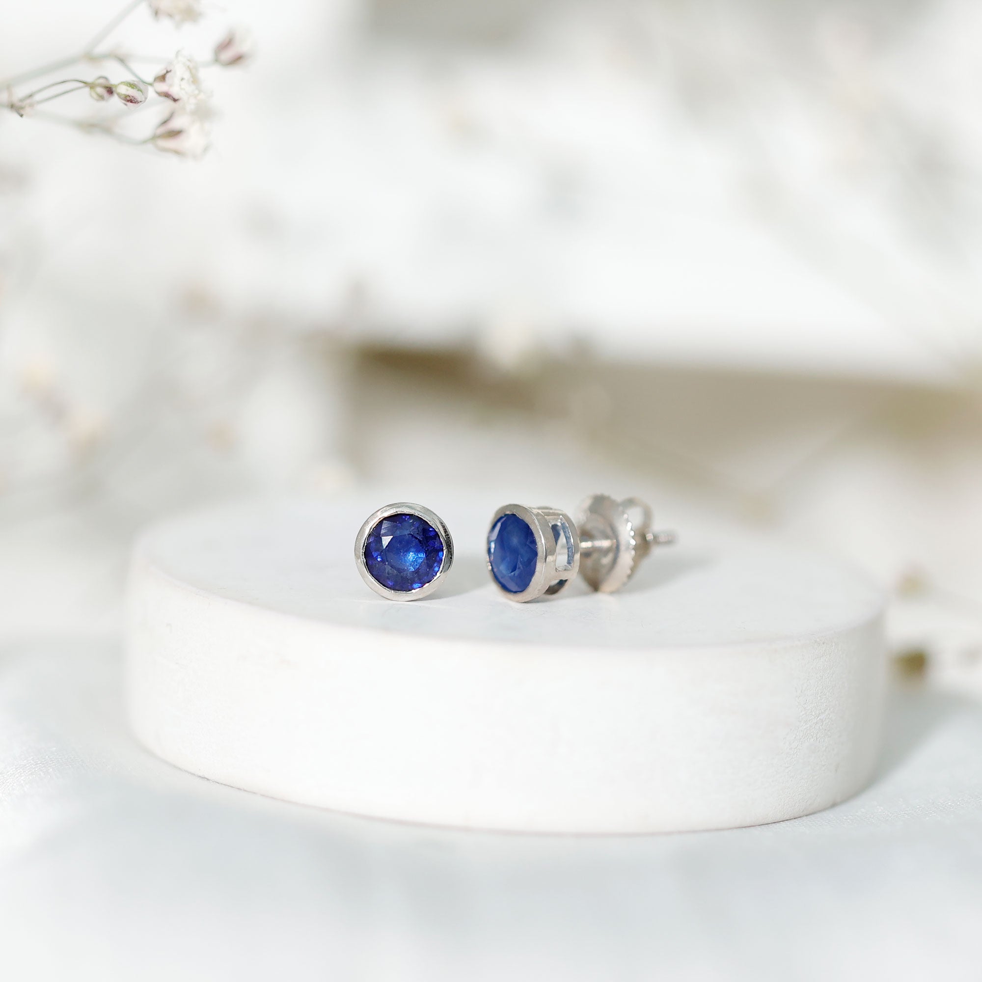 3/4 CT Bezel Set Blue Sapphire Solitaire Stud Earrings in Gold