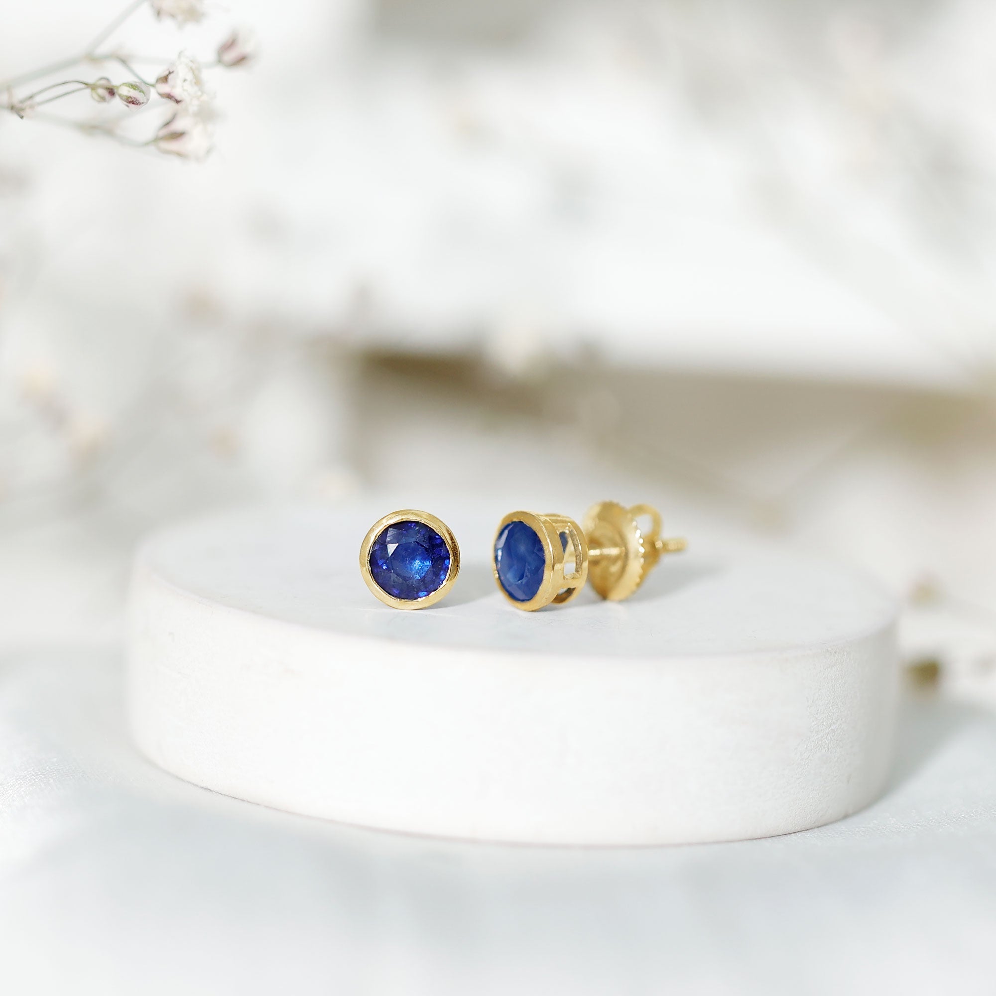 3/4 CT Bezel Set Blue Sapphire Solitaire Stud Earrings in Gold