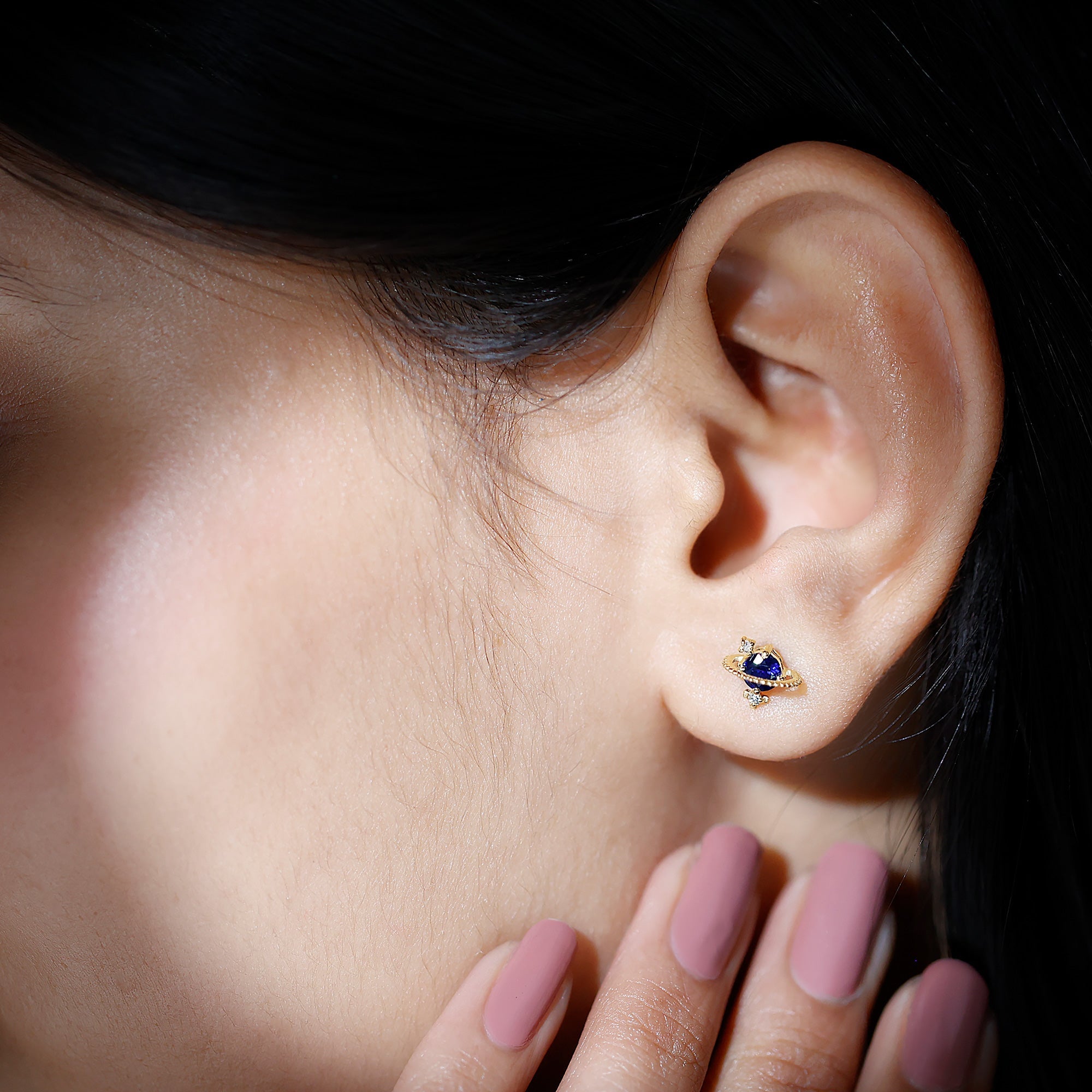 Natural 0.8 Carat Blue Sapphire and Diamond Contemporary Stud Earrings