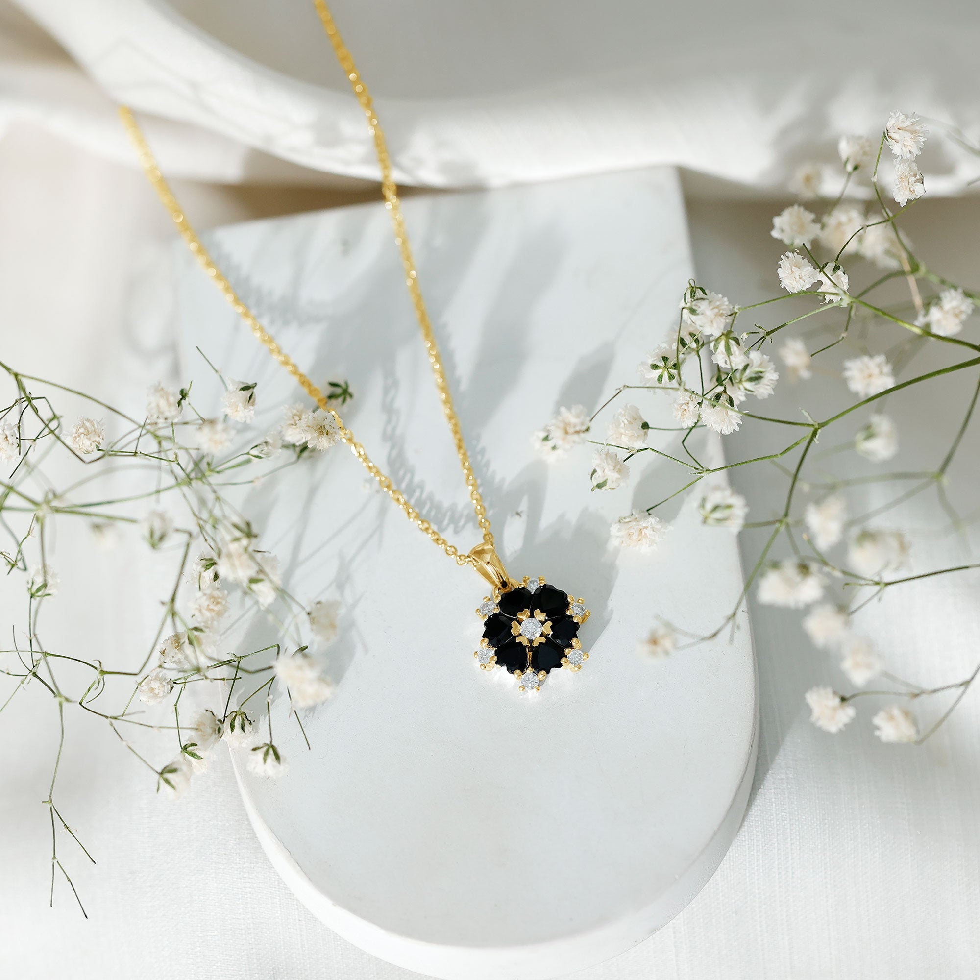 Natural Heart Shape Black Onyx Flower Pendant Necklace With Chain