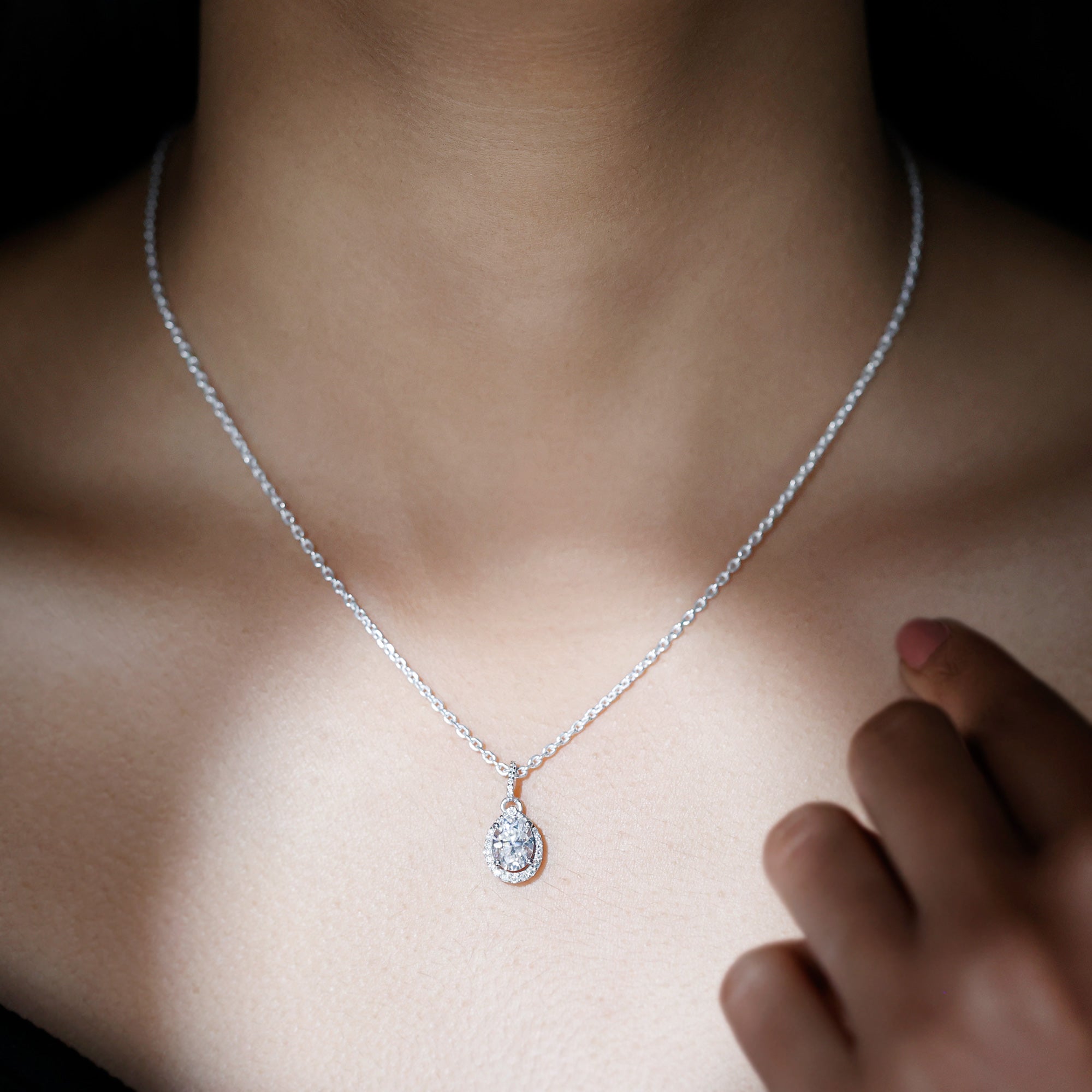 Certified Oval 6X8MM Moissanite Bridal Necklace For Wedding
