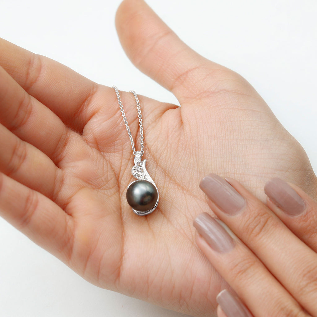 Elegant Black Tahitian Pearl Designer Pendant with Diamond