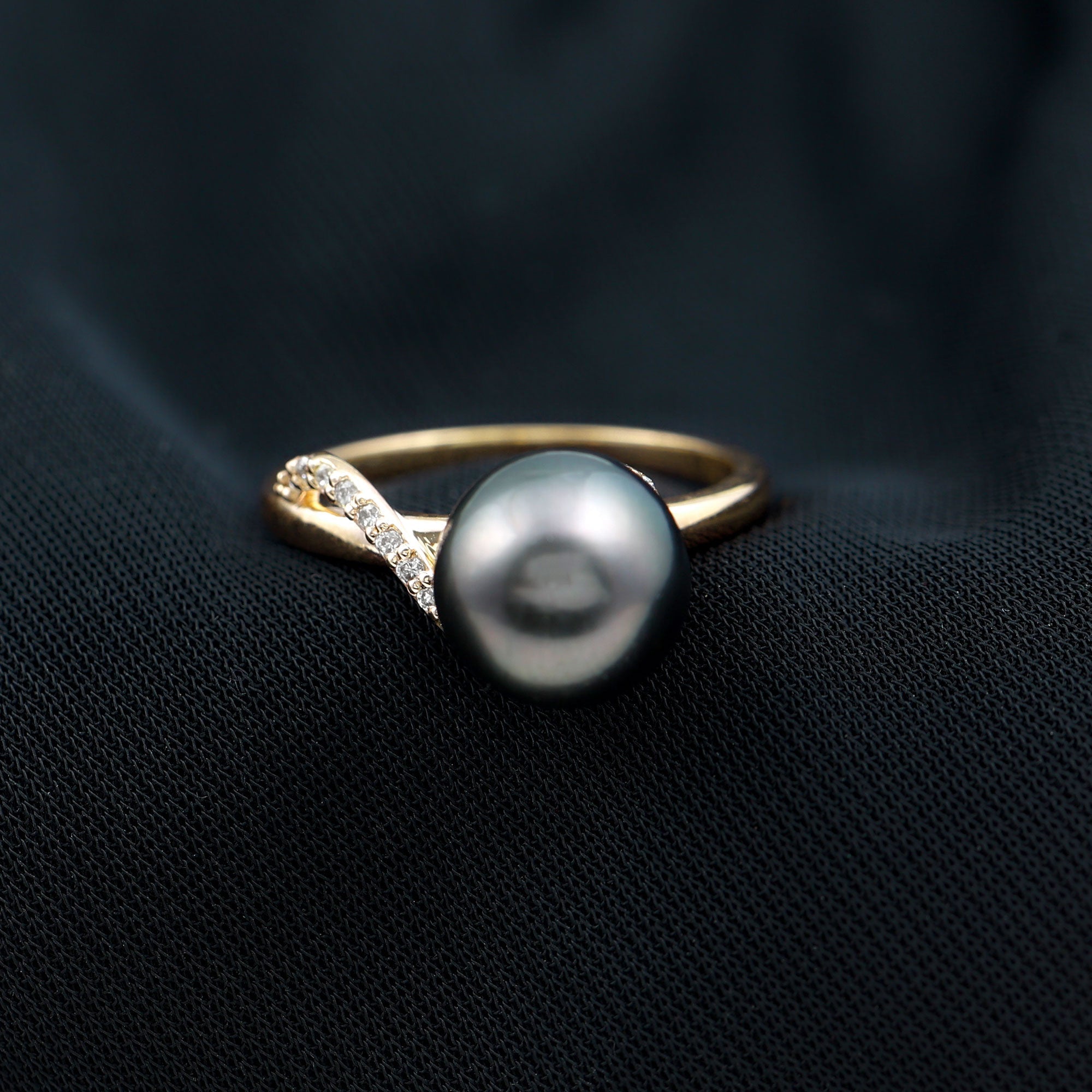 10MM Tahitian Pearl Solitaire Engagement Ring with Diamond