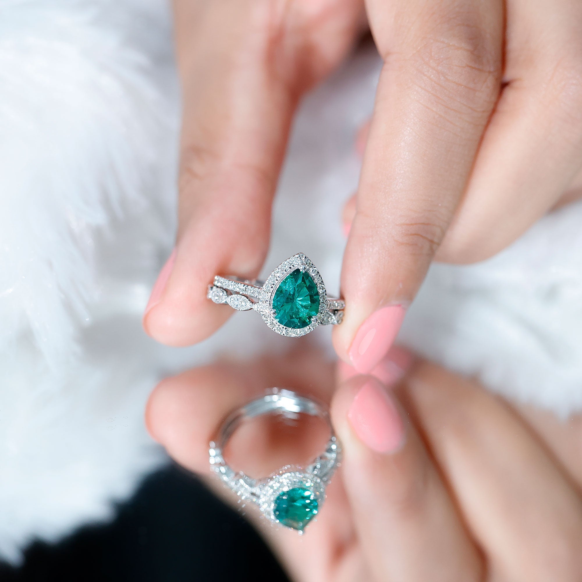 2.25 CT Lab Grown Emerald Teardrop Ring Set with Natural Diamond