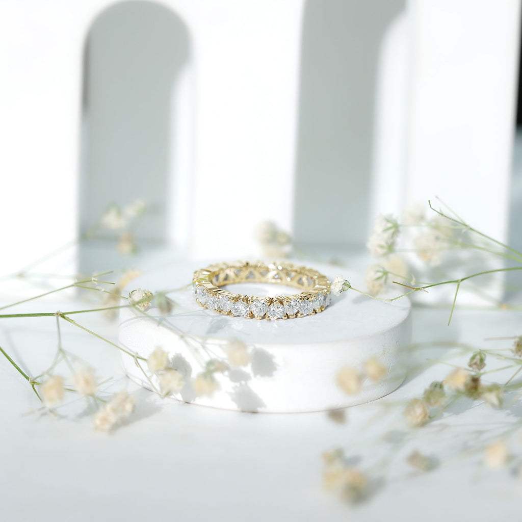 Claw Set Cubic Zirconia Heart Eternity Band Ring in Gold
