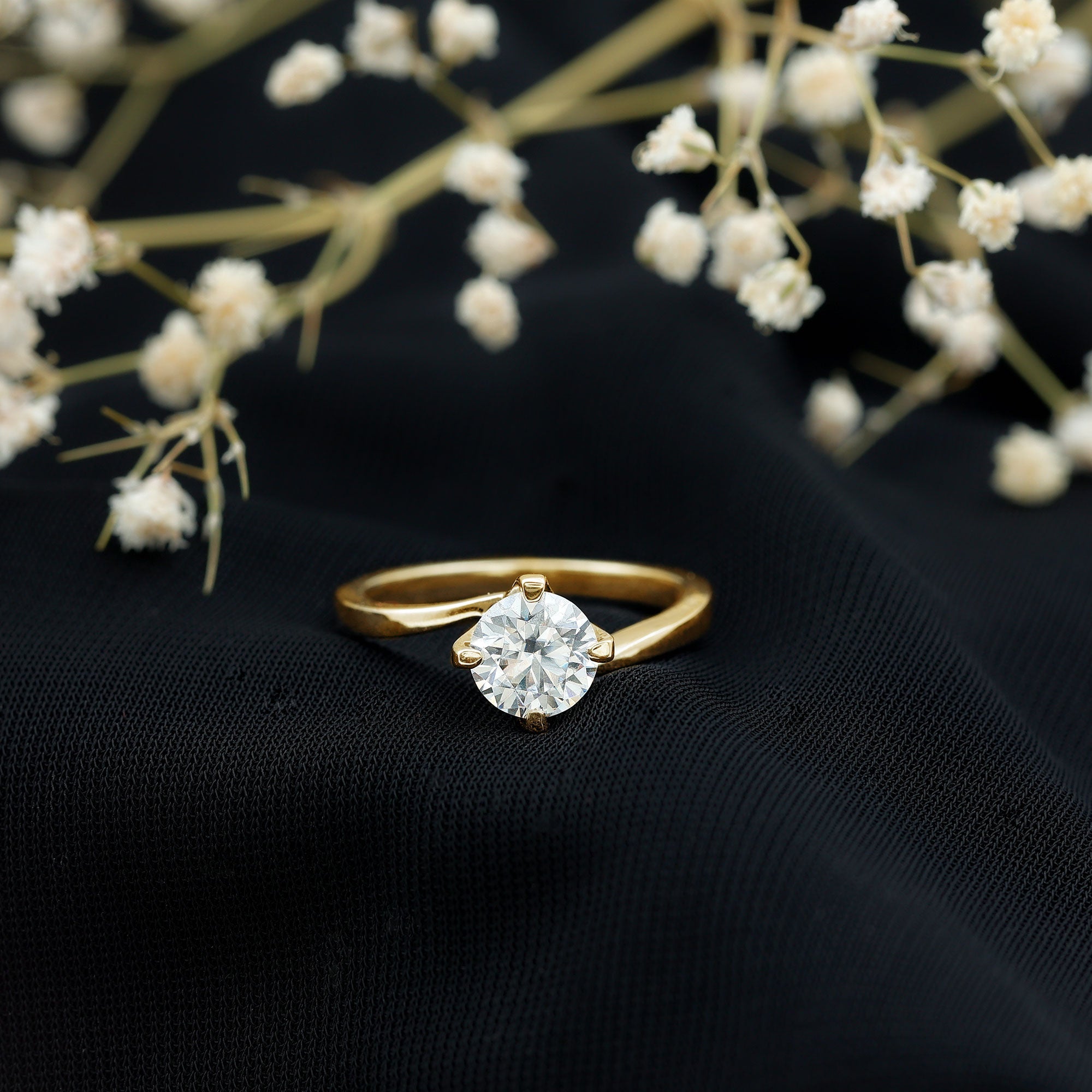 Lab Grown Diamond Engagement Ring With Diagonal 4 Prongs