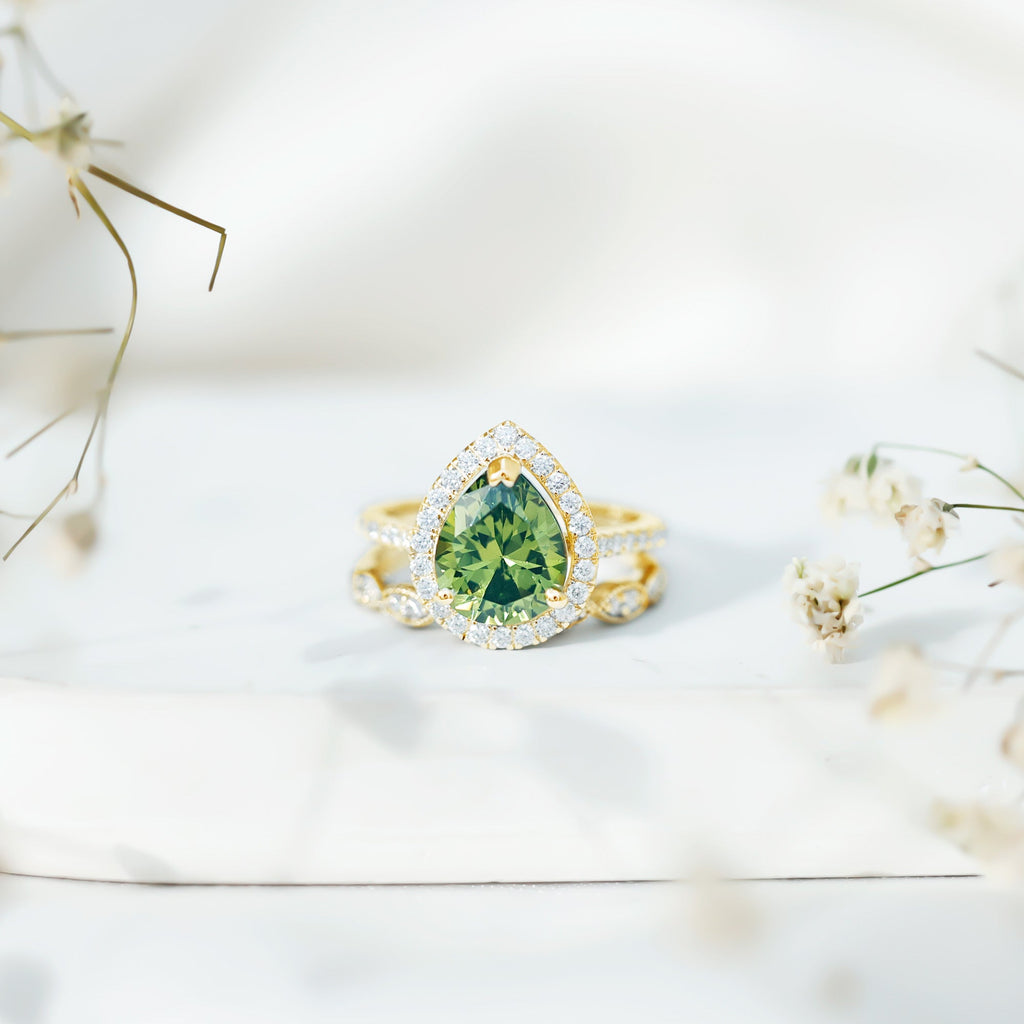 Lab Grown Green Sapphire Teardrop Engagement Ring Set