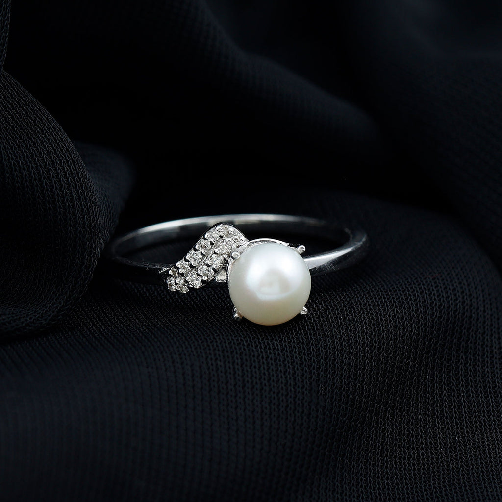 Classic Freshwater Pearl Solitaire Ring with Diamond Leaf