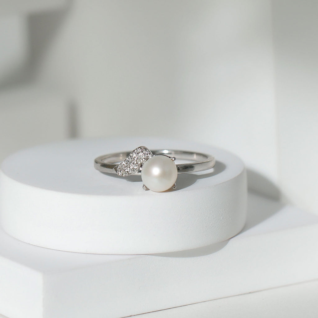 Classic Freshwater Pearl Solitaire Ring with Diamond Leaf