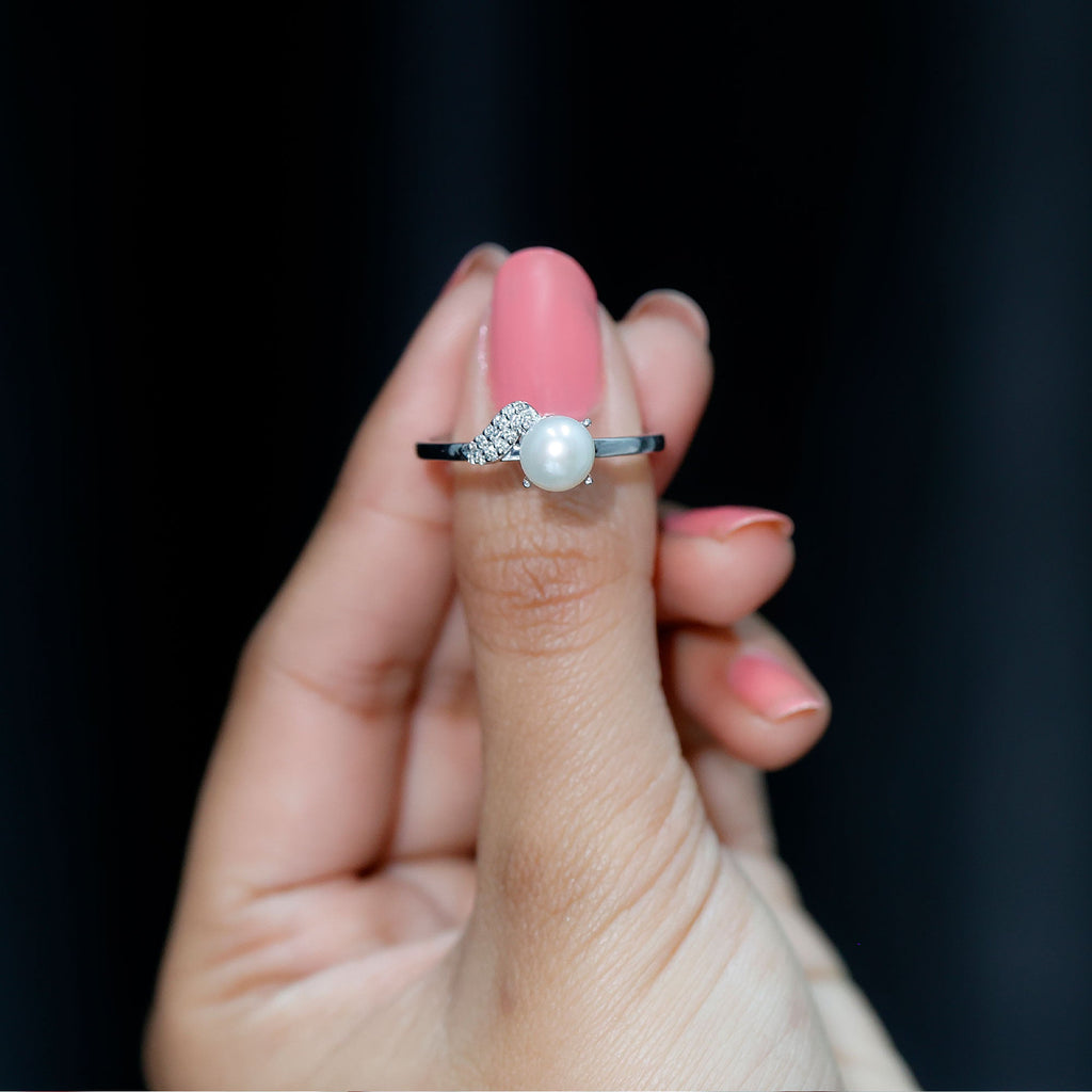 Classic Freshwater Pearl Solitaire Ring with Diamond Leaf
