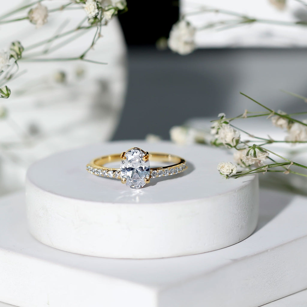 2.25 CT Oval Cut Solitaire Zircon Engagement Ring with Side Stones