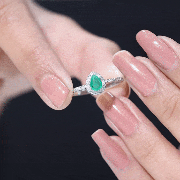 4X6mm Pear Cut Emerald Teardrop Engagement Ring with Diamond Halo