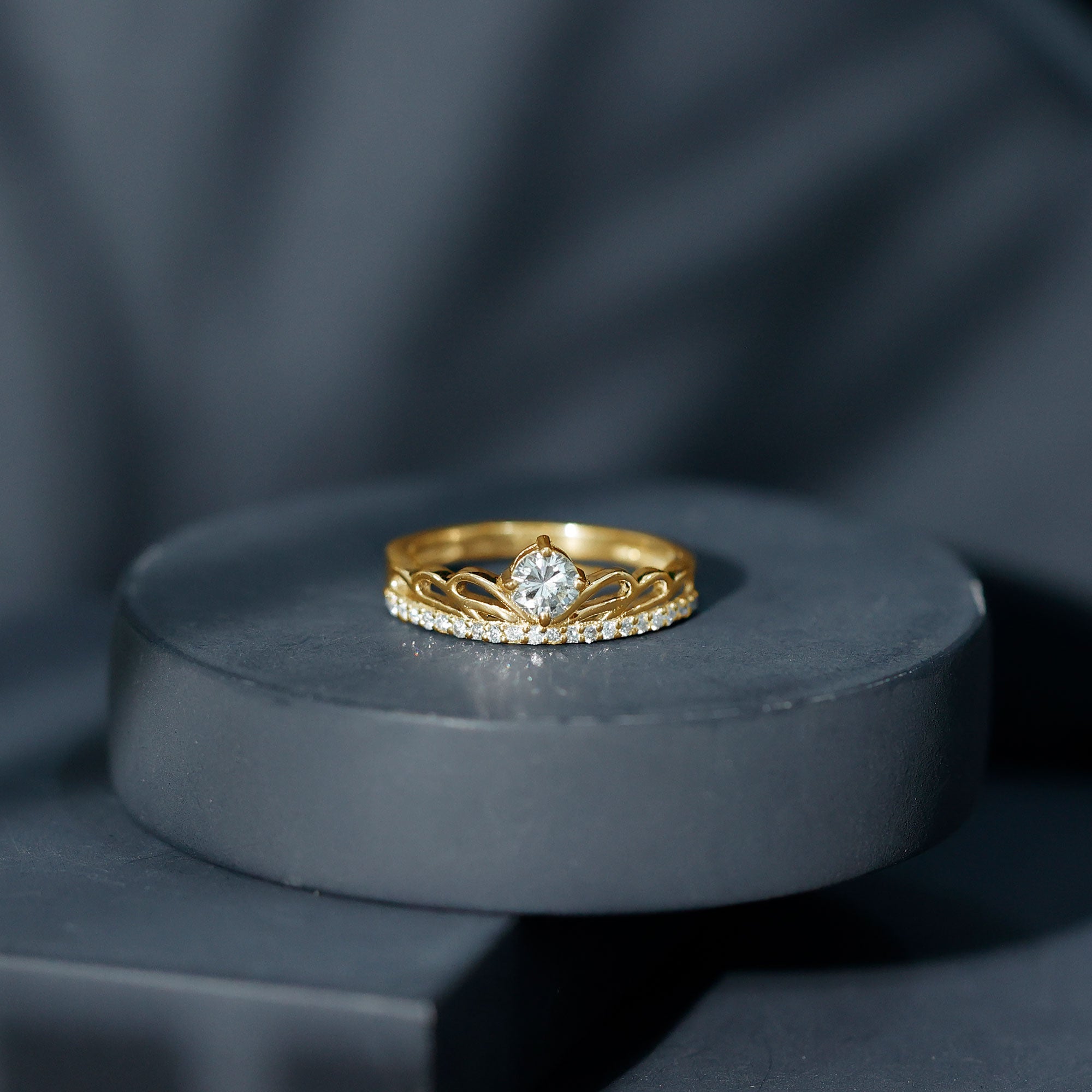 Certified Round Diamond Crown Ring