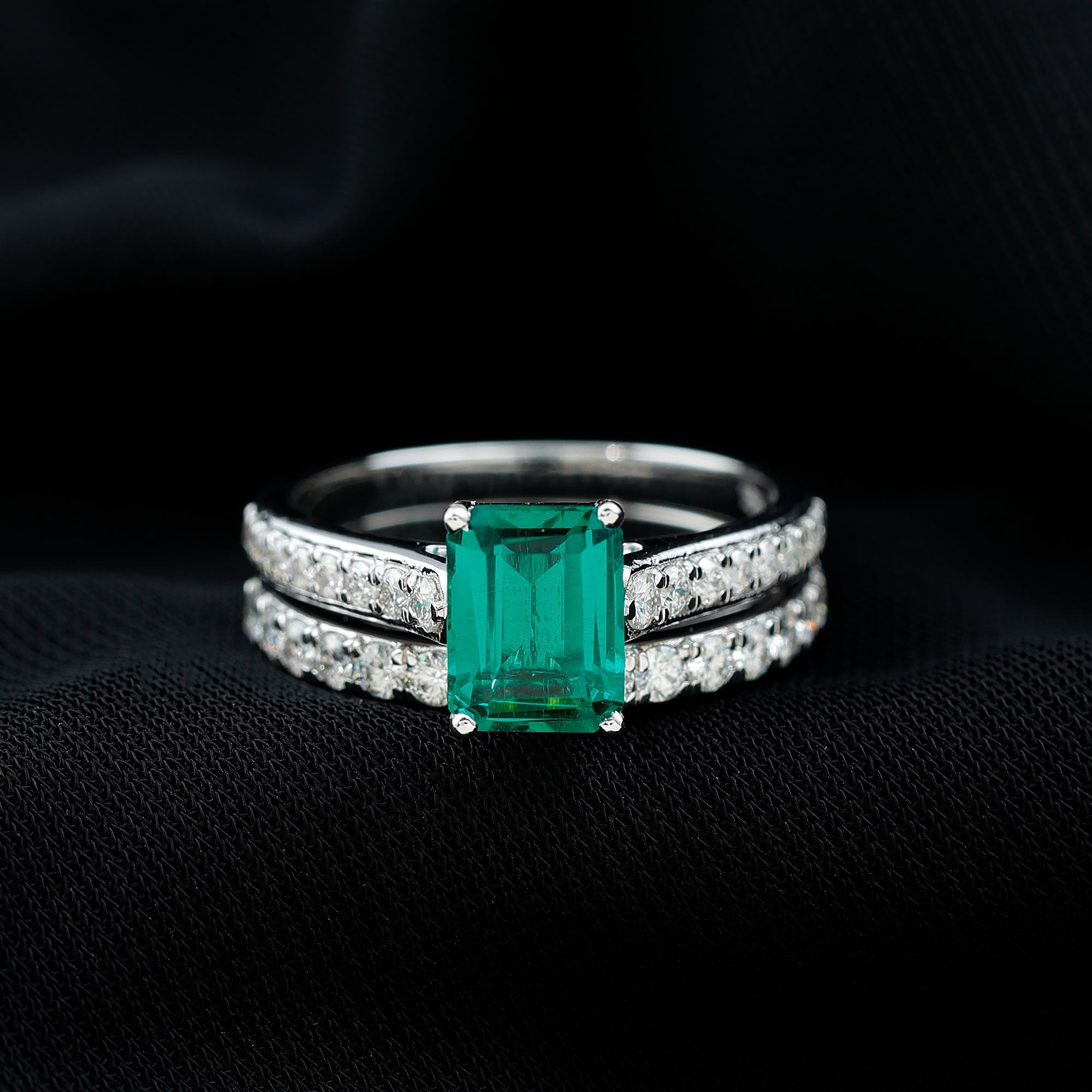 Lab Grown 6X8 mm Emerald Cut Emerald Engagement Ring with Wedding Band