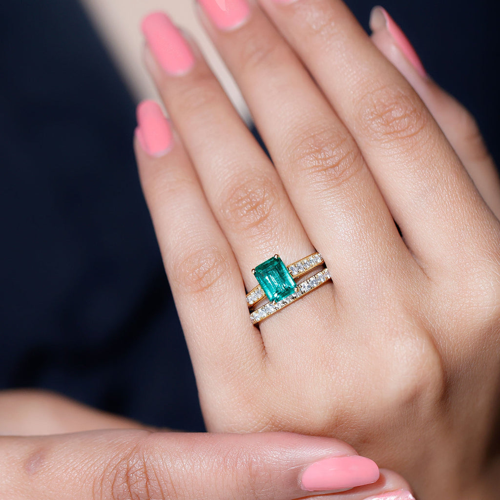 Lab Grown 6X8 mm Emerald Cut Emerald Engagement Ring with Wedding Band