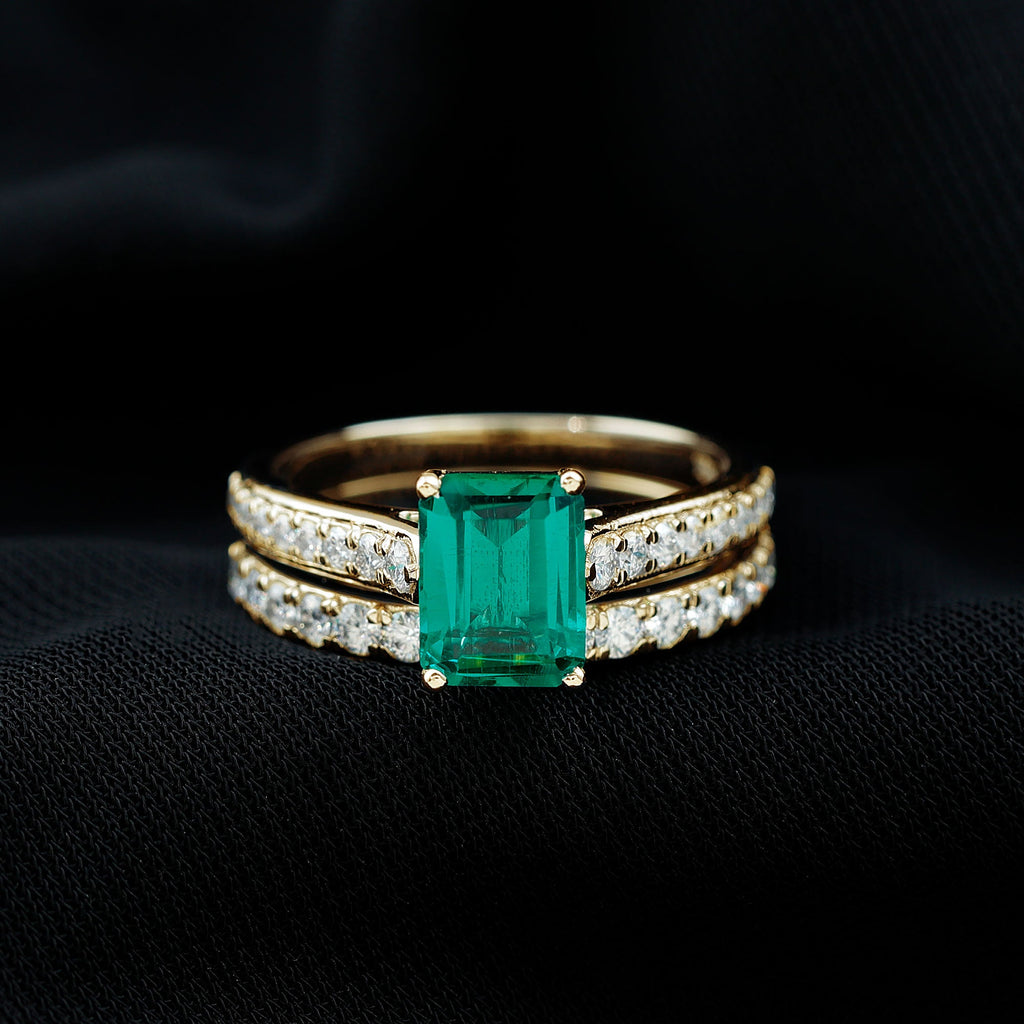 Lab Grown 6X8 mm Emerald Cut Emerald Engagement Ring with Wedding Band