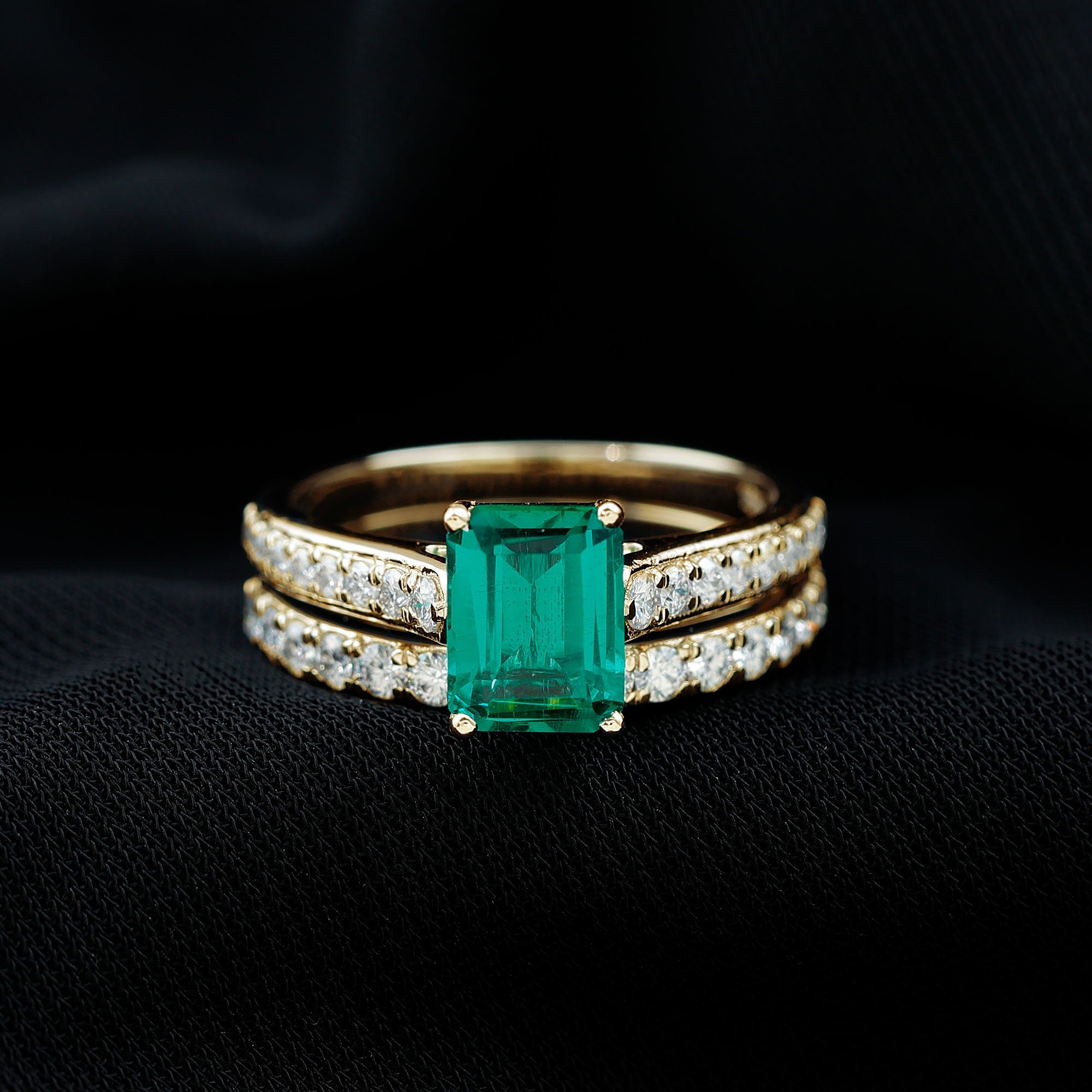 Lab Grown 6X8 mm Emerald Cut Emerald Engagement Ring with Wedding Band